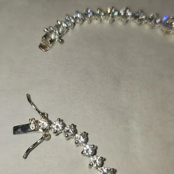 Elegant 925 Silver RJ Bracelet with CZ Stones - Picture 5 of 8